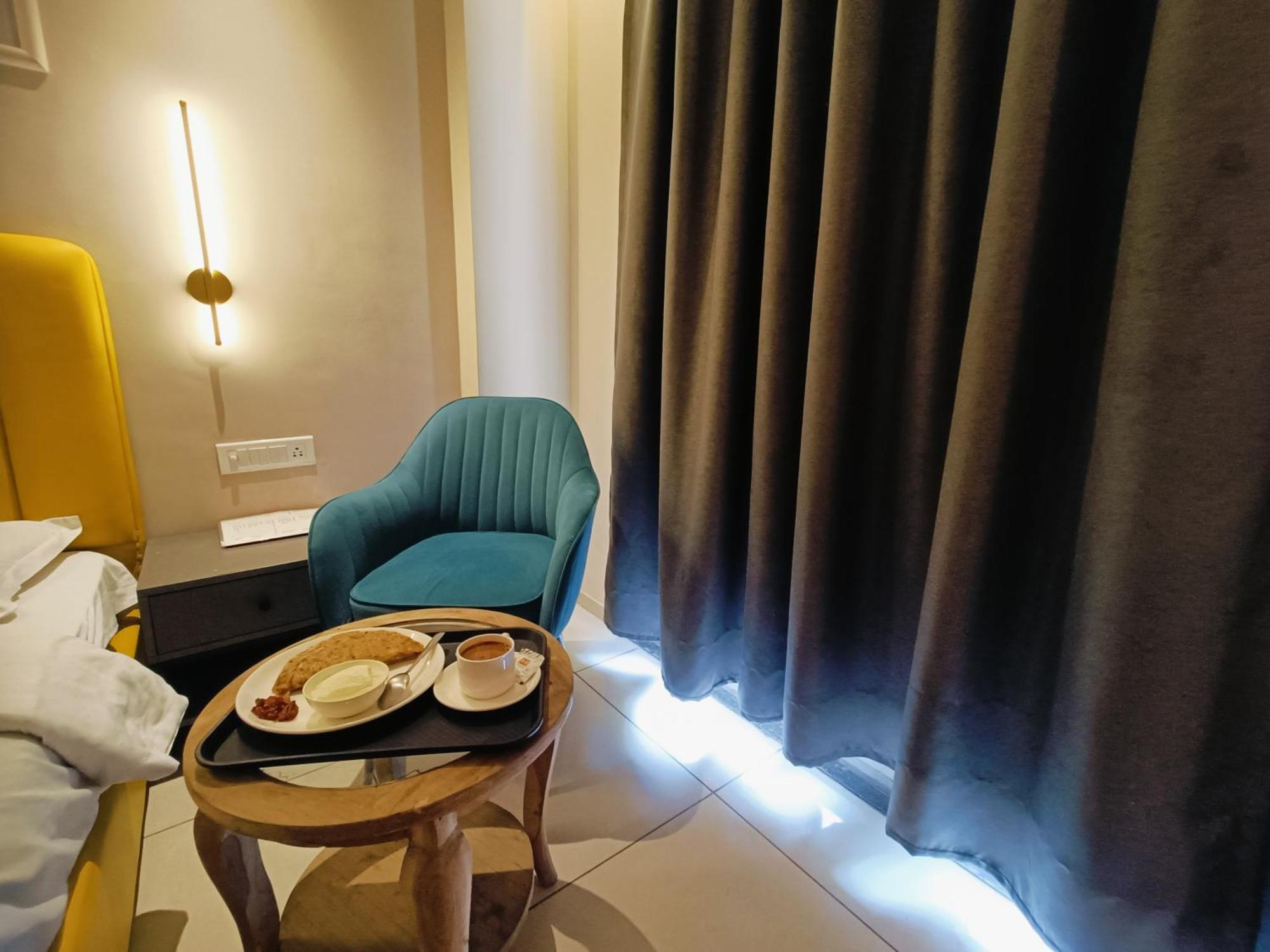 Rjk Stay - Sohna Road & Spaze It Park Gurgaon Esterno foto